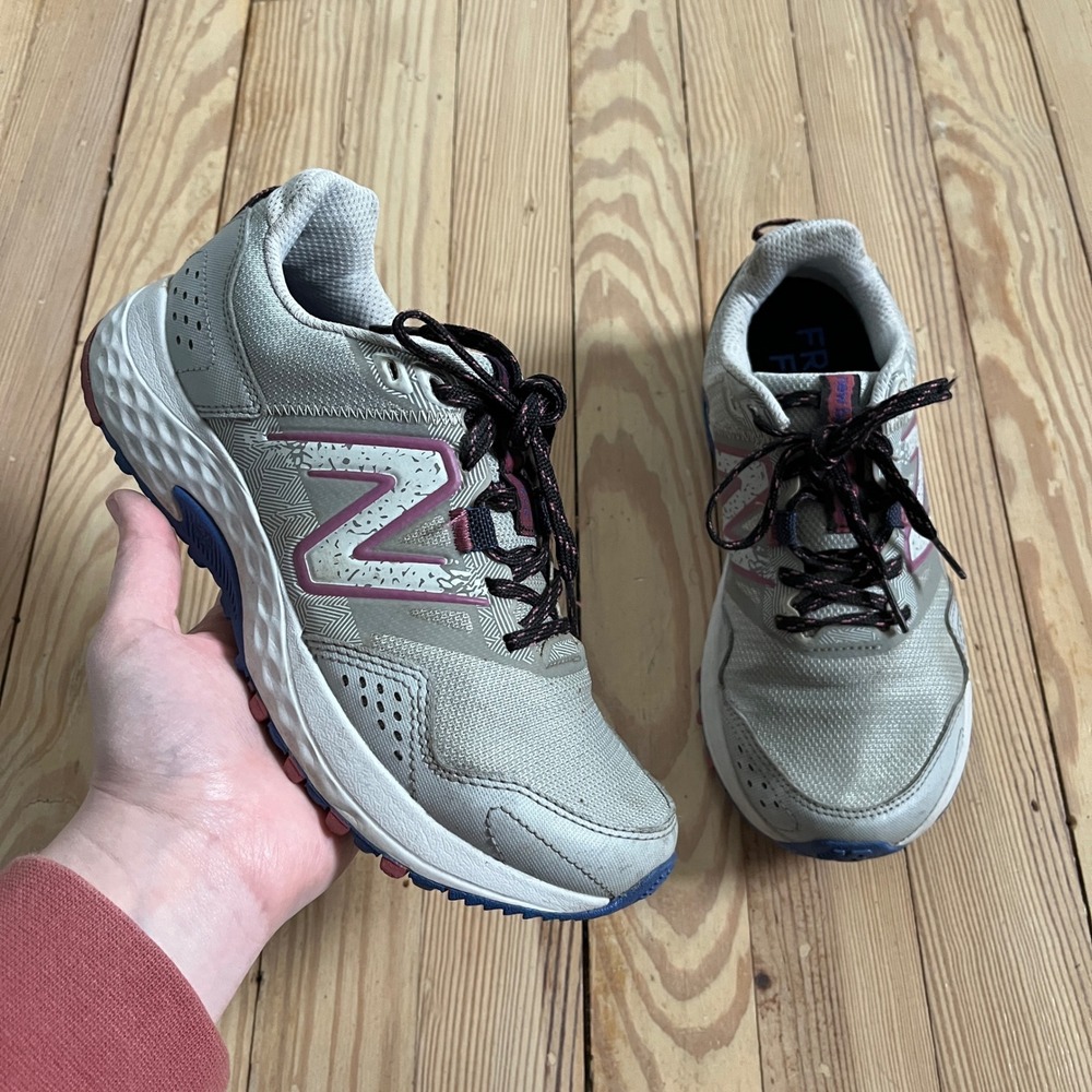 New Balance 410v7 Trail Running Shoes Womens 7 wide Grey Pink Blue WT410LR7 Foam